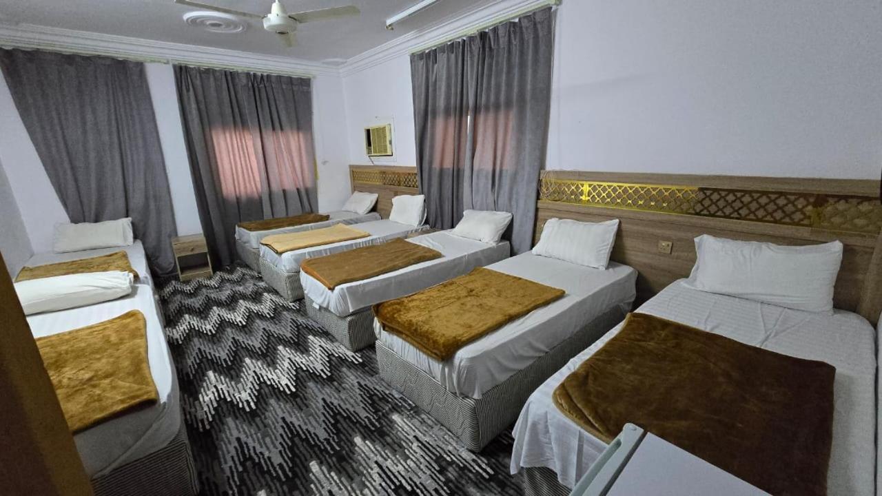Al Emaan Hotel *